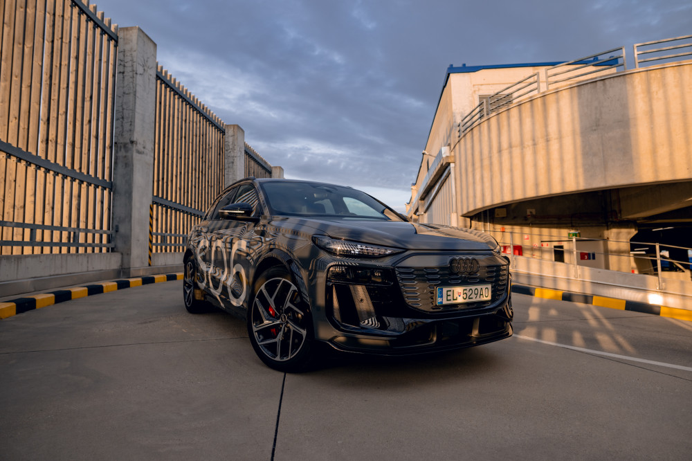 Audi SQ6 SUV e-tron